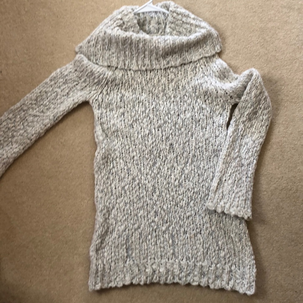 Sweater with sparkle sliver thread